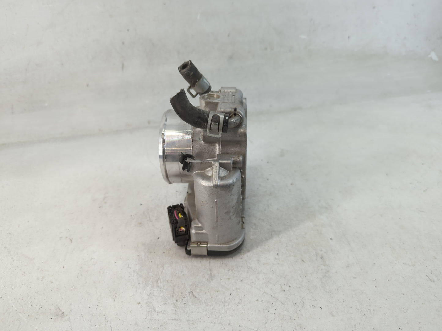 2015-2019 Hyundai Sonata Throttle Body P/N:35100-2G600 Fits Fits 2015 2016 2017 2018 2019 2020 2021 OEM Used Auto Parts - Oe