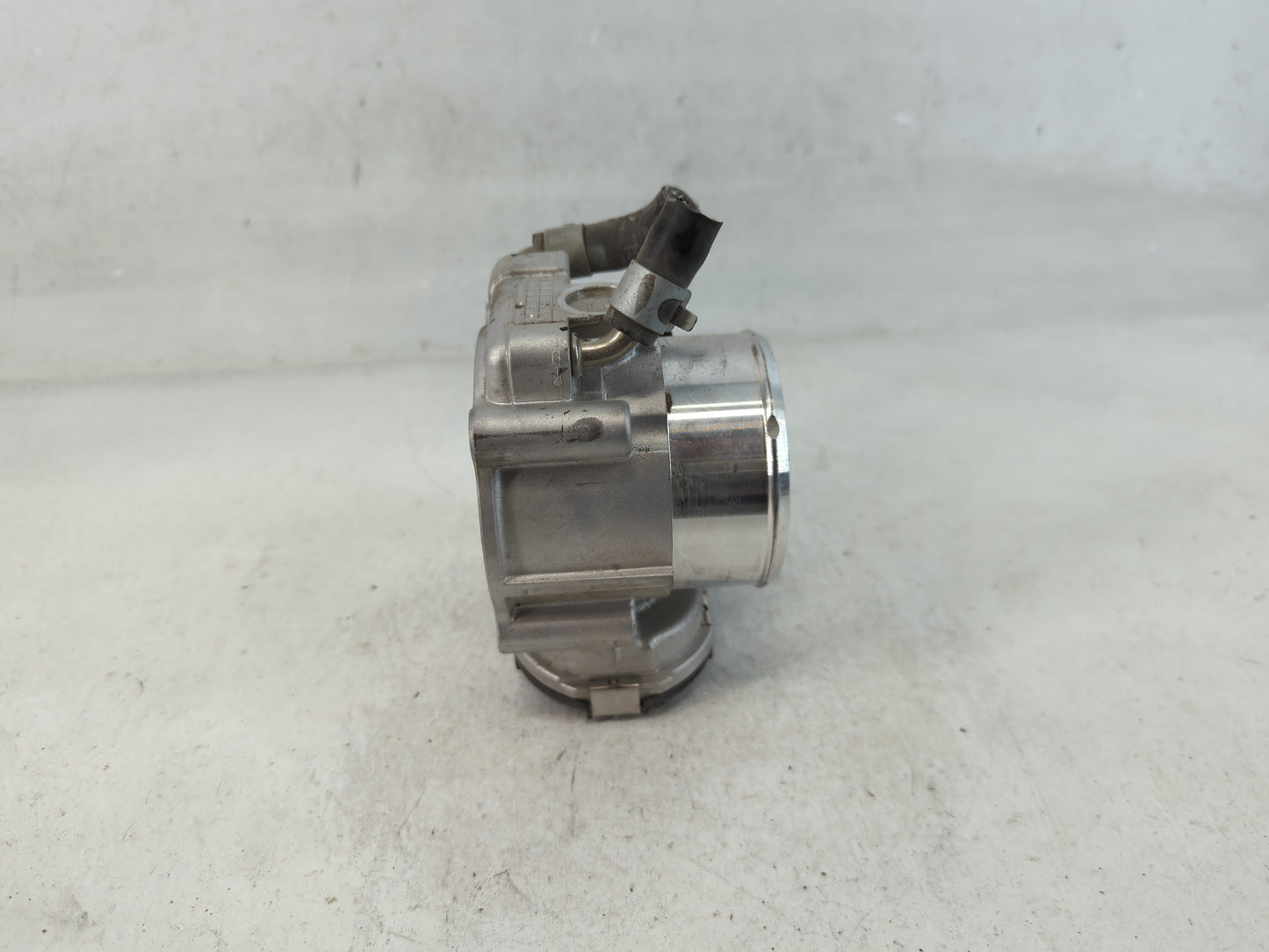 2015-2019 Hyundai Sonata Throttle Body P/N:35100-2G600 Fits Fits 2015 2016 2017 2018 2019 2020 2021 OEM Used Auto Parts - Oe