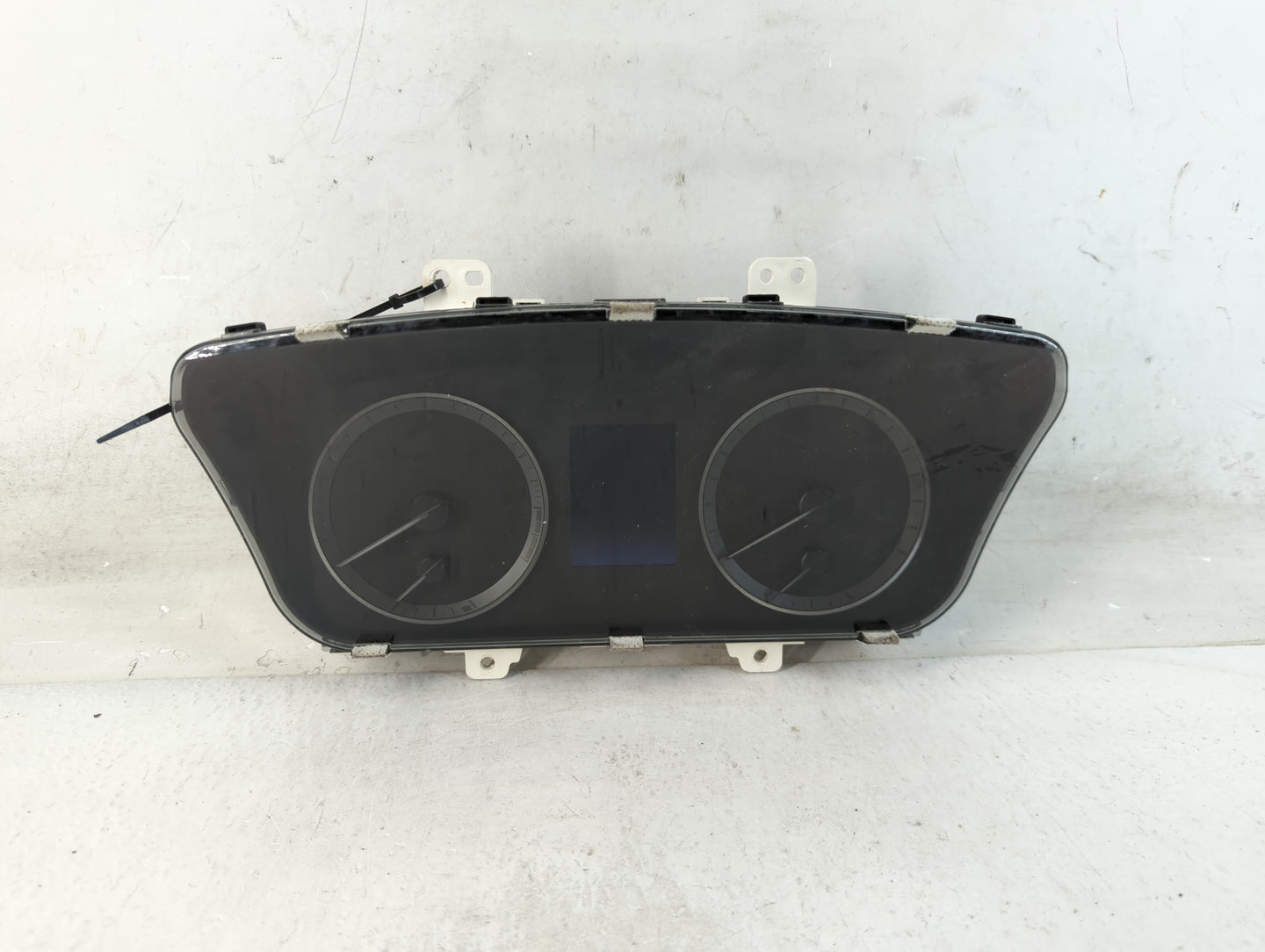 2016-2017 Hyundai Sonata Instrument Cluster Speedometer Gauges P/N:94001-C2201 Fits Fits 2016 2017 OEM Used Auto Parts - Oem