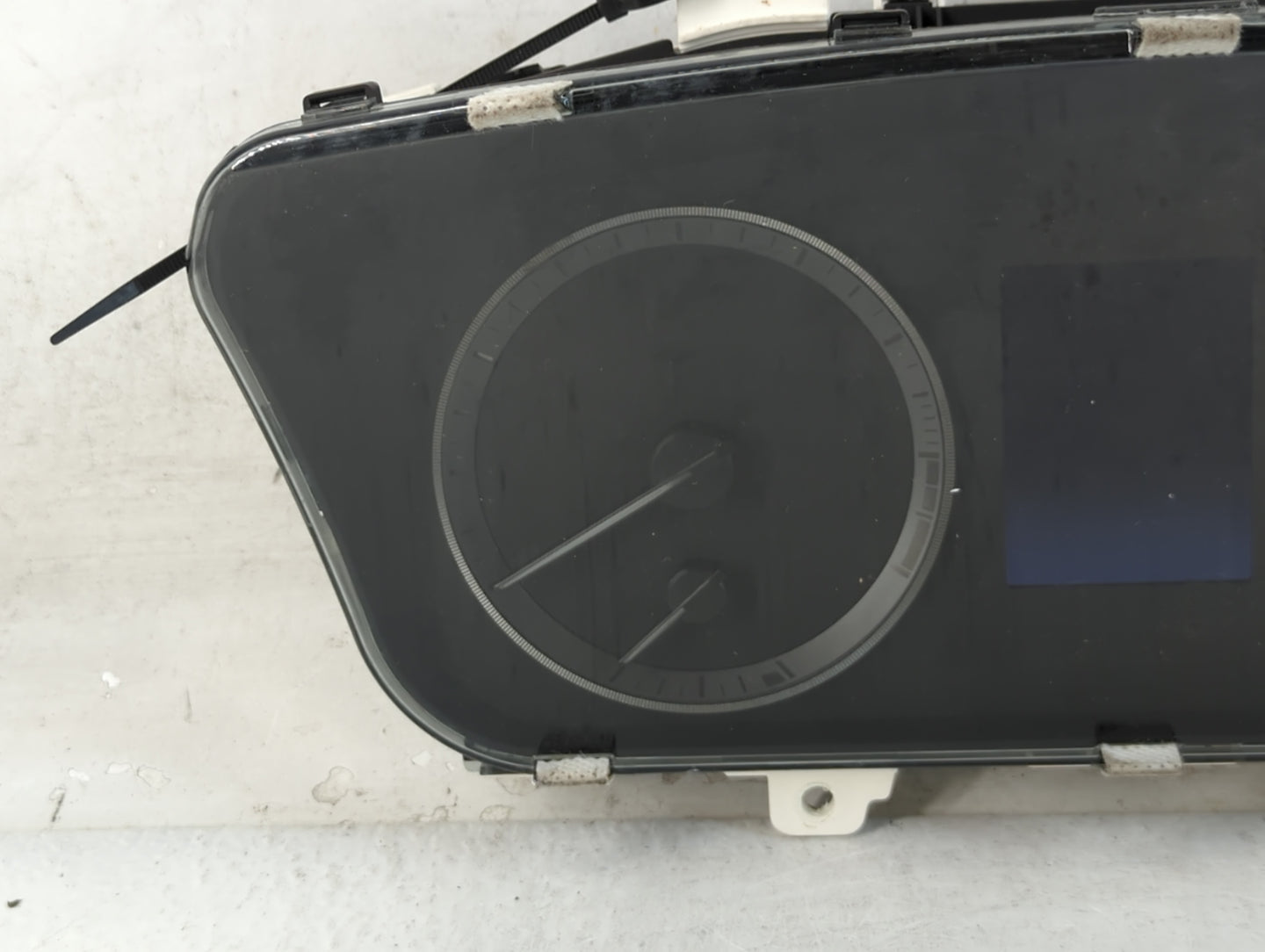 2016-2017 Hyundai Sonata Instrument Cluster Speedometer Gauges P/N:94001-C2201 Fits Fits 2016 2017 OEM Used Auto Parts - Oem
