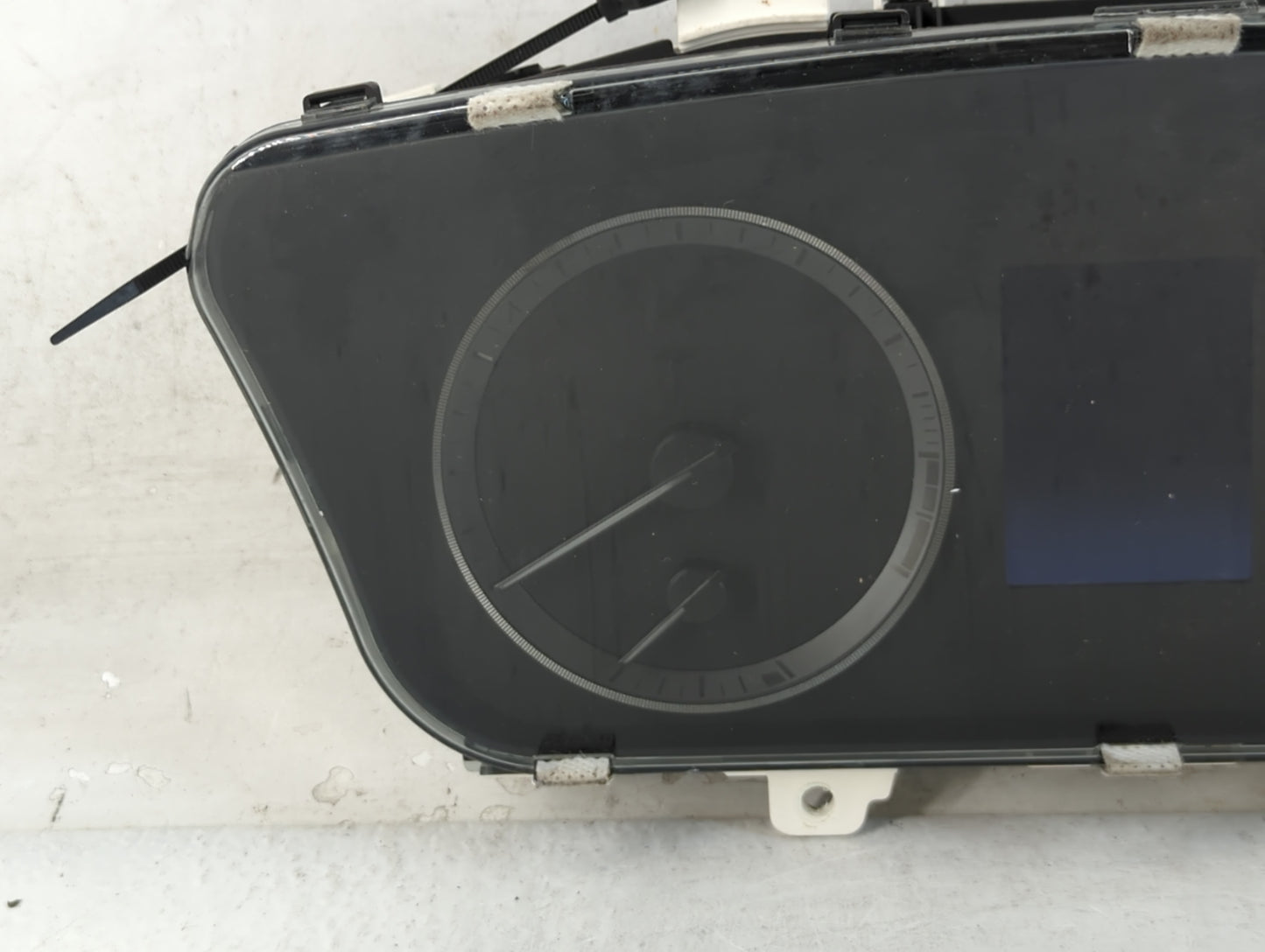 2016-2017 Hyundai Sonata Instrument Cluster Speedometer Gauges P/N:94001-C2201 Fits Fits 2016 2017 OEM Used Auto Parts - Oem