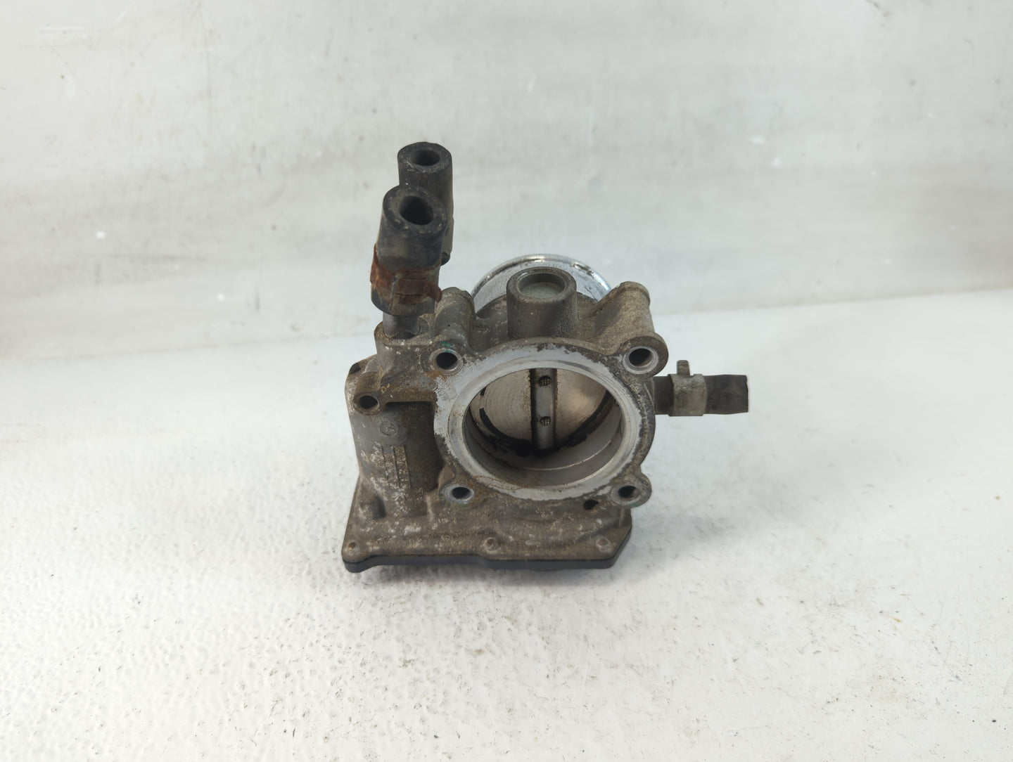2016-2018 Hyundai Tucson Throttle Body P/N:35100-2B340 Fits Fits 2015 2016 2017 2018 2019 2020 2021 2022 OEM Used Auto Parts