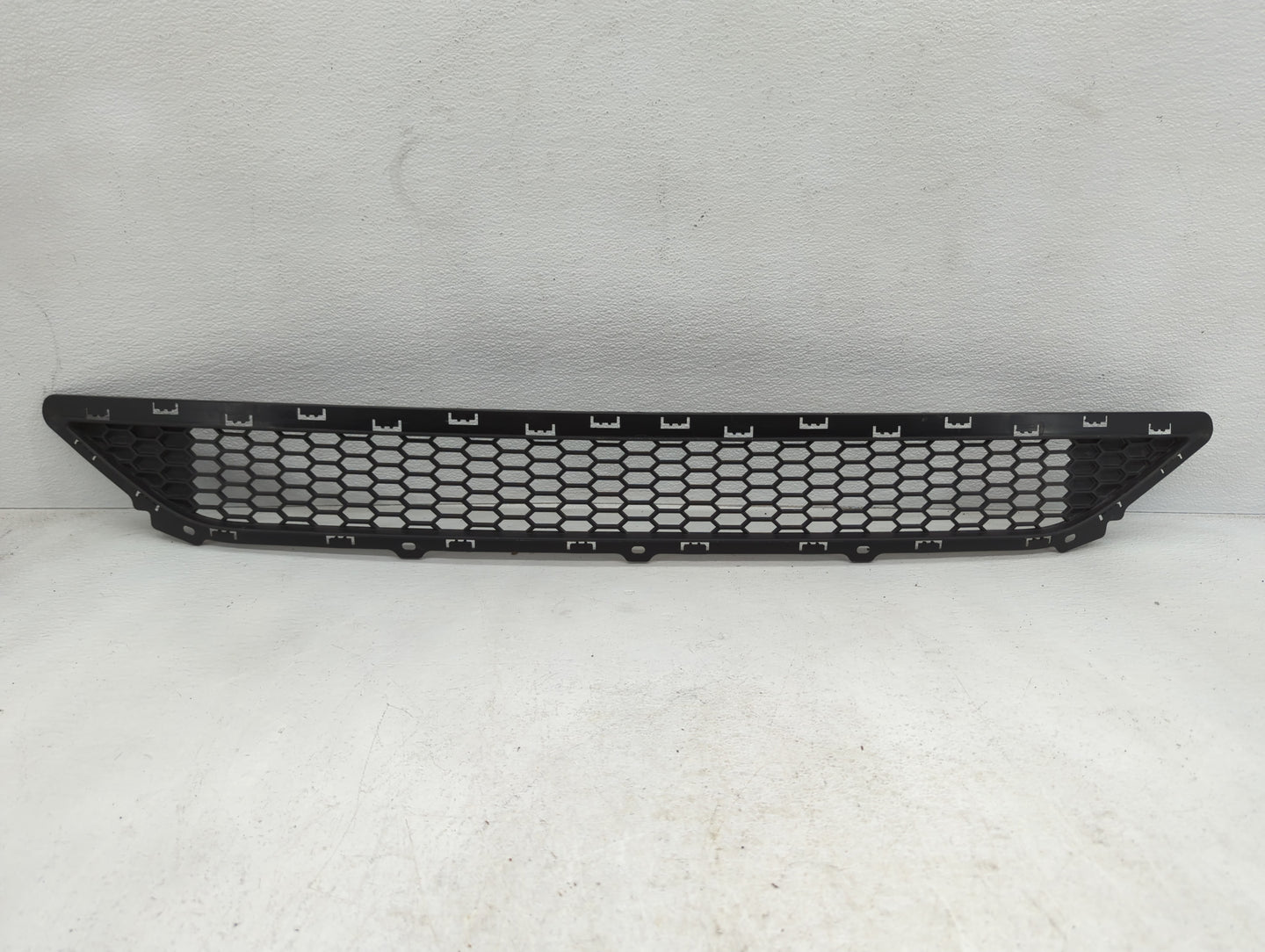 2016-2018 Hyundai Tucson Front Grille Bumper Not Included - Oemusedautoparts1.com