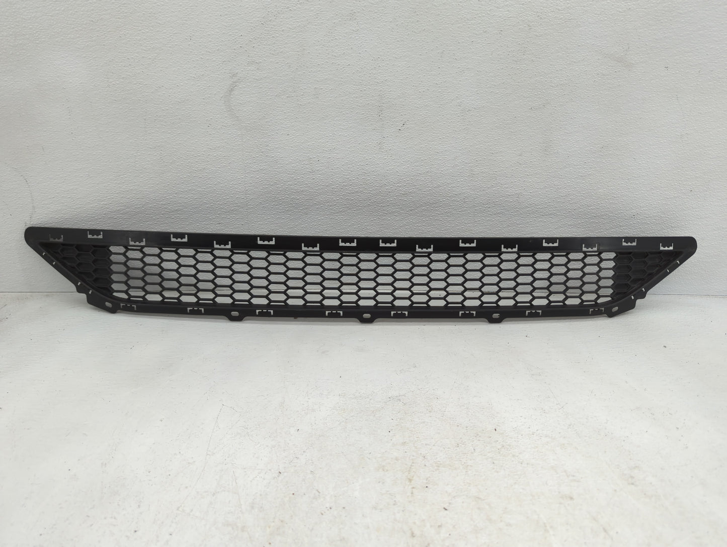 2016-2018 Hyundai Tucson Front Grille Bumper Not Included - Oemusedautoparts1.com