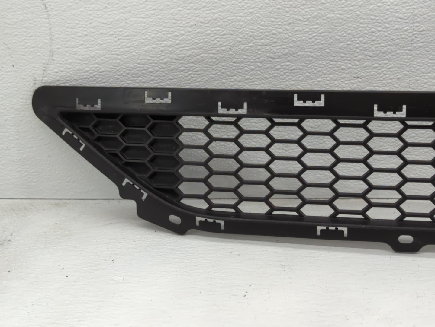 2016-2018 Hyundai Tucson Front Grille Bumper Not Included - Oemusedautoparts1.com