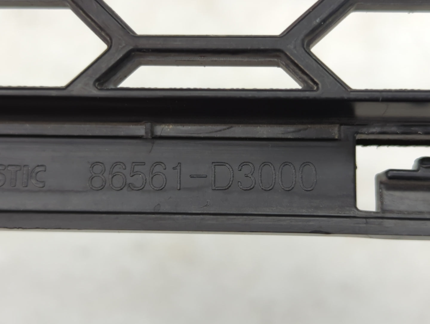 2016-2018 Hyundai Tucson Front Grille Bumper Not Included - Oemusedautoparts1.com
