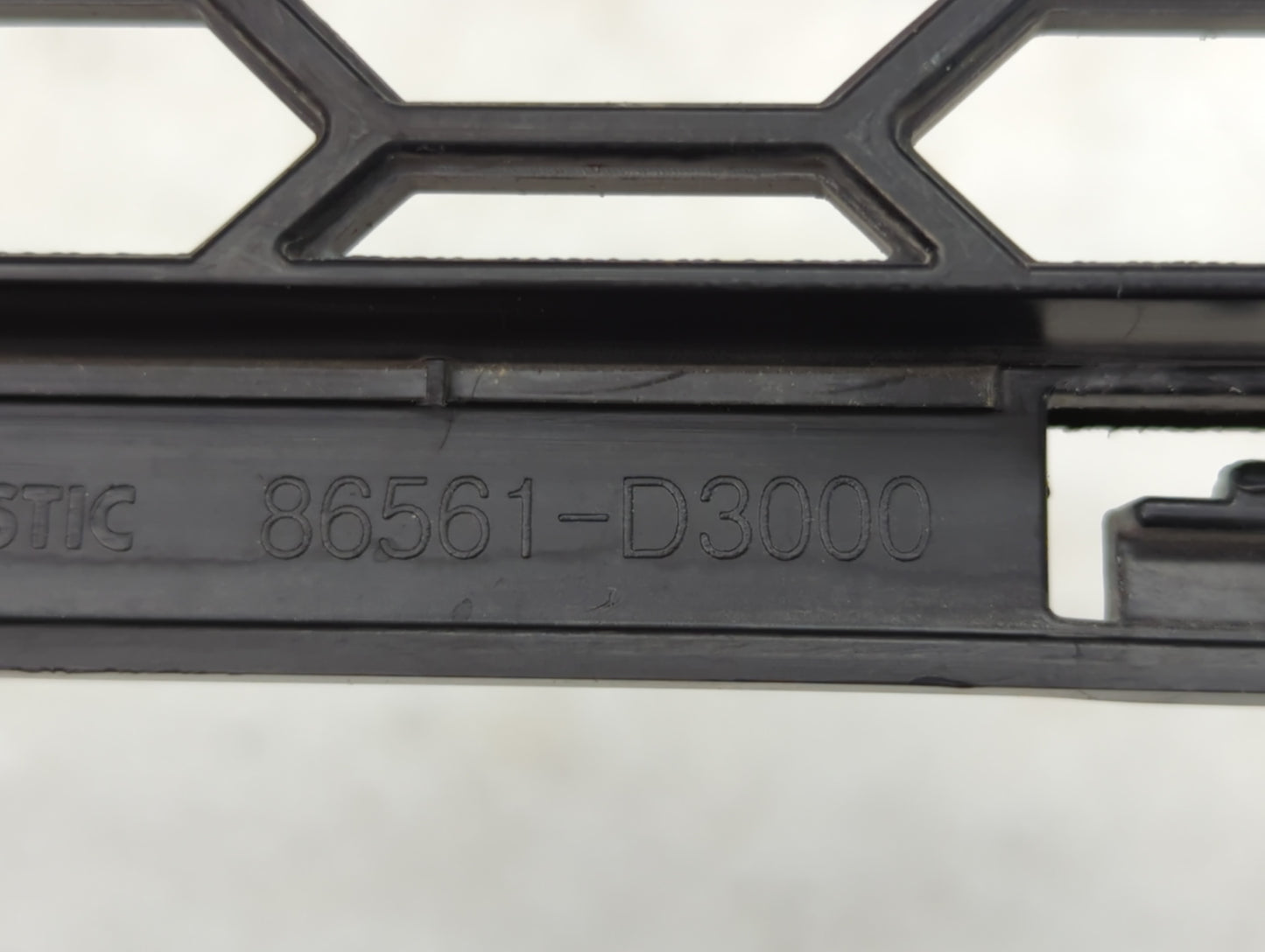 2016-2018 Hyundai Tucson Front Grille Bumper Not Included - Oemusedautoparts1.com