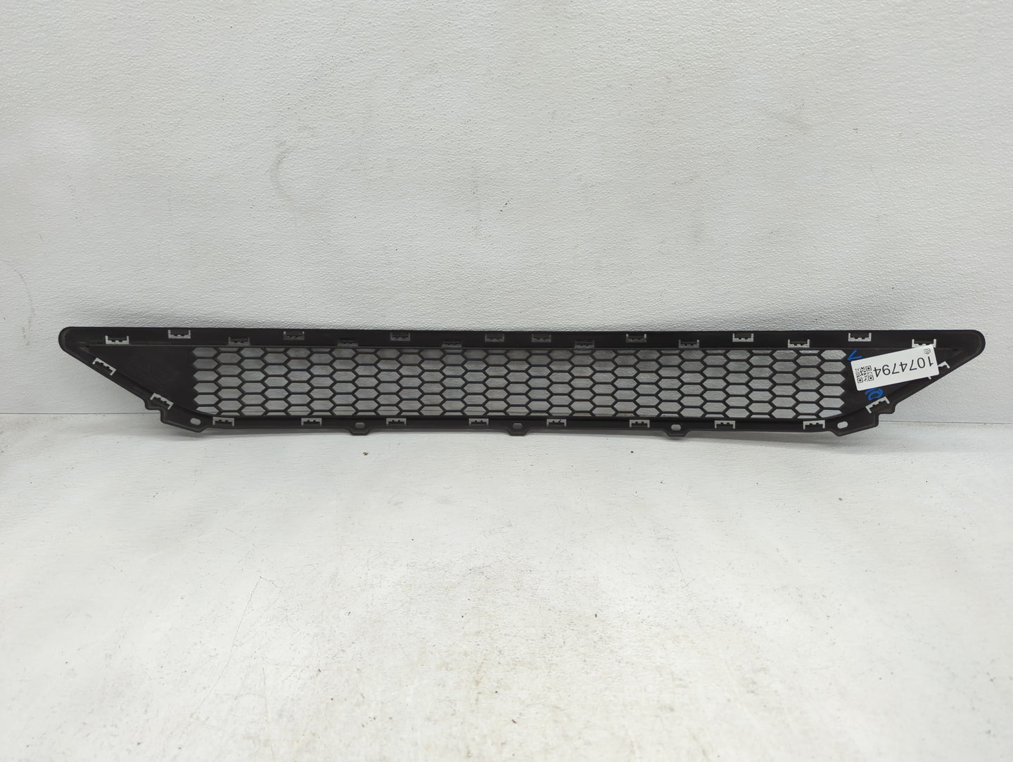 2016-2018 Hyundai Tucson Front Grille Bumper Not Included - Oemusedautoparts1.com