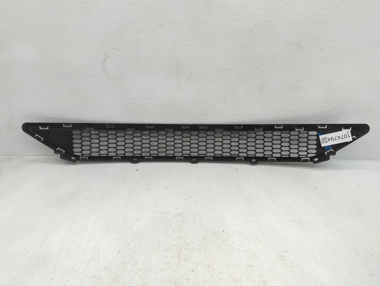 2016-2018 Hyundai Tucson Front Grille Bumper Not Included - Oemusedautoparts1.com