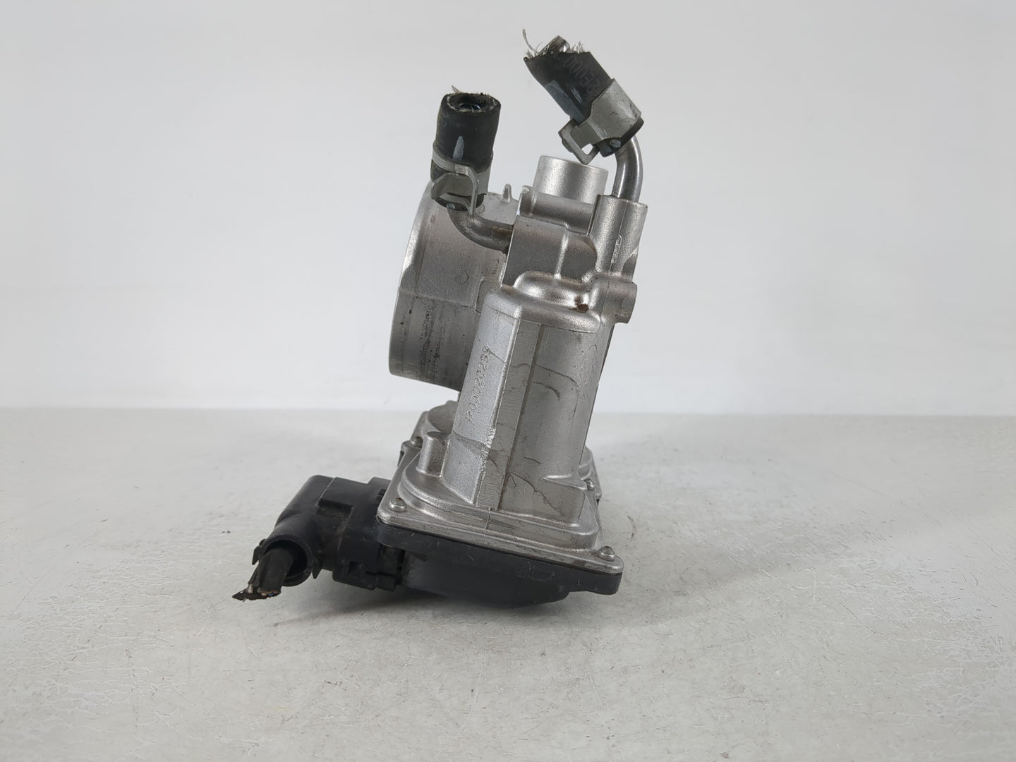 2014-2021 Hyundai Tucson Throttle Body P/N:35100-2E000 Fits Fits 2011 2012 2013 2014 2015 2016 2017 2018 2019 2020 2021 OEM 