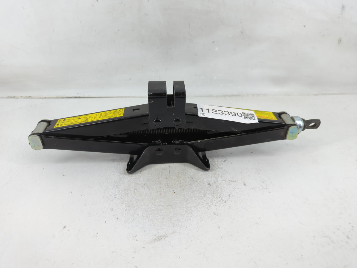 2017 Hyundai Tucson Spare Scissor Car Jack 1123390 - Oemusedautoparts1.com