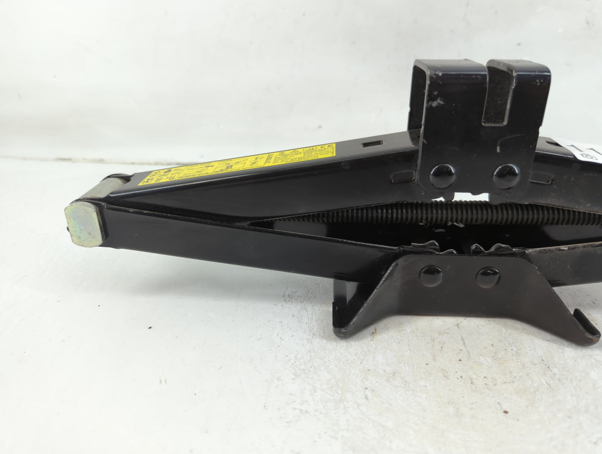 2017 Hyundai Tucson Spare Scissor Car Jack 1123390 - Oemusedautoparts1.com