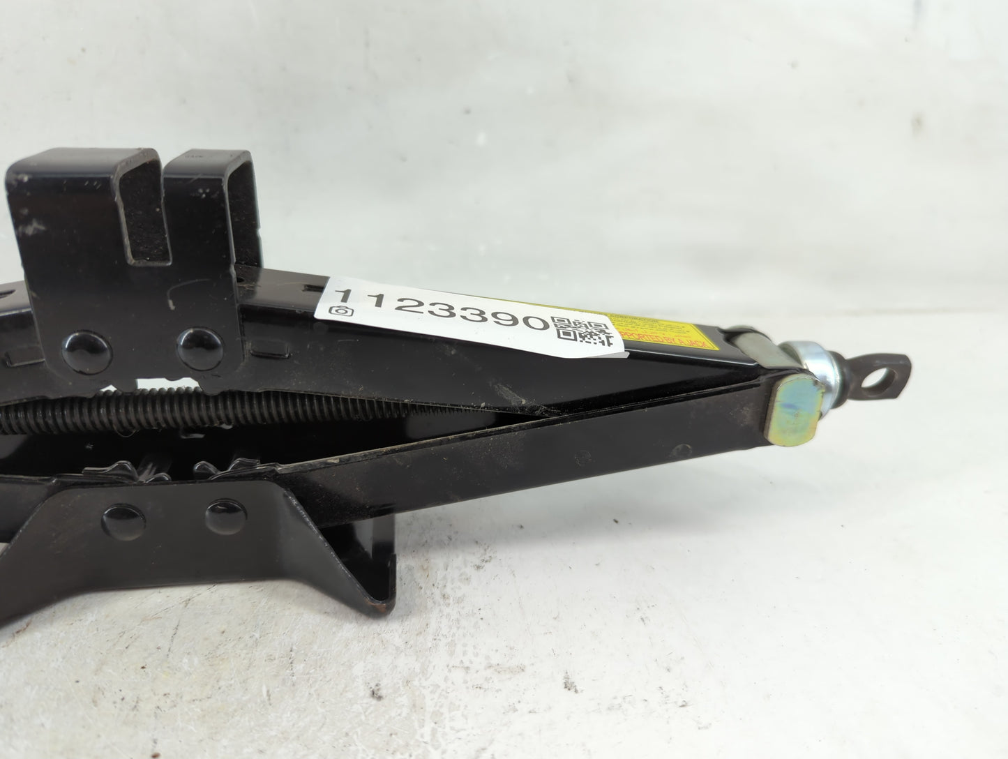 2017 Hyundai Tucson Spare Scissor Car Jack 1123390 - Oemusedautoparts1.com