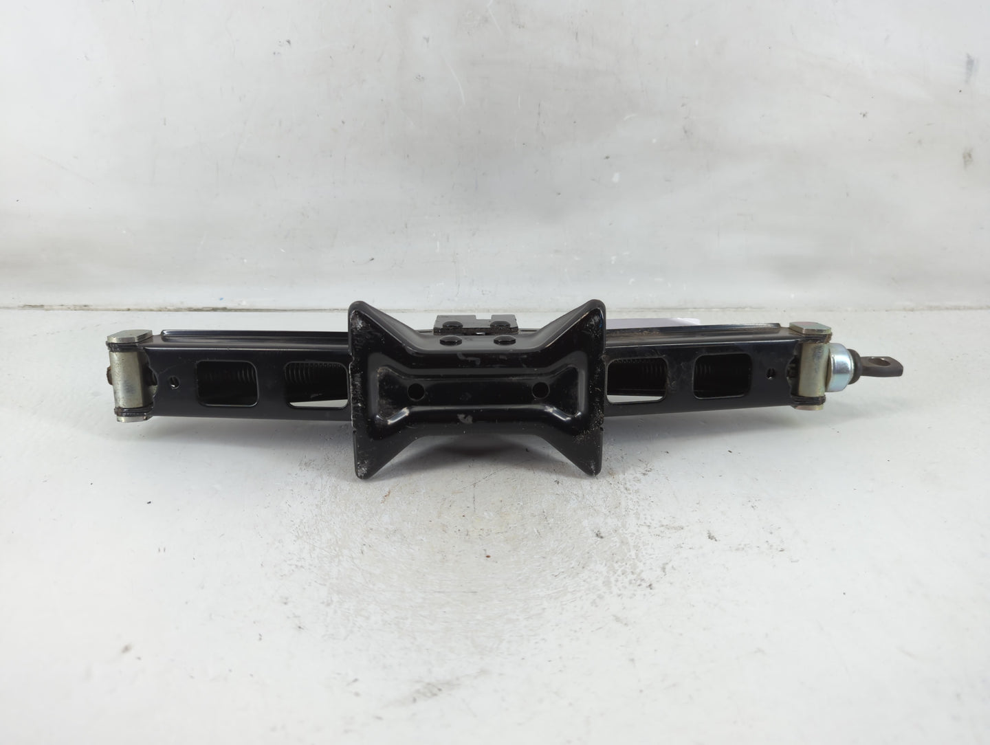 2017 Hyundai Tucson Spare Scissor Car Jack - Oemusedautoparts1.com