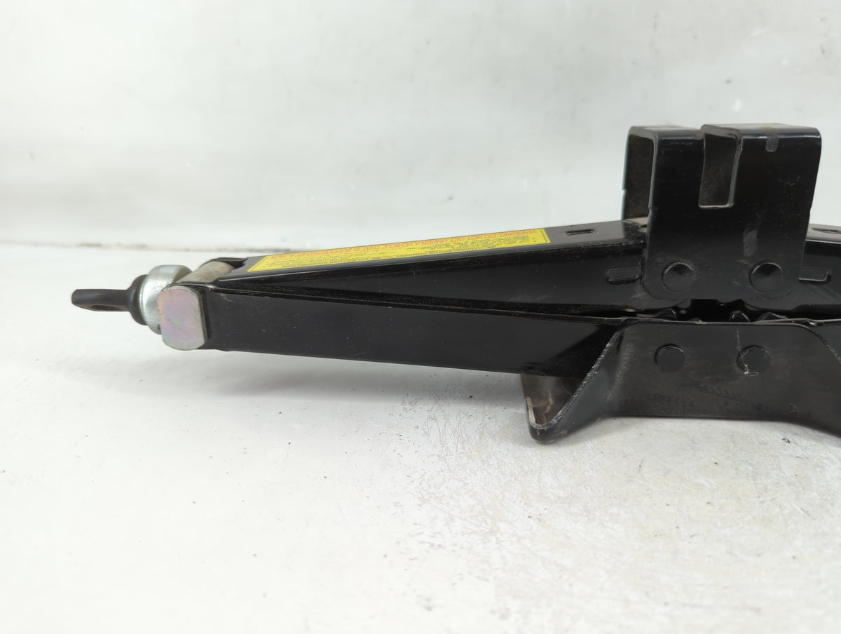 2017 Hyundai Tucson Spare Scissor Car Jack 1123445 - Oemusedautoparts1.com