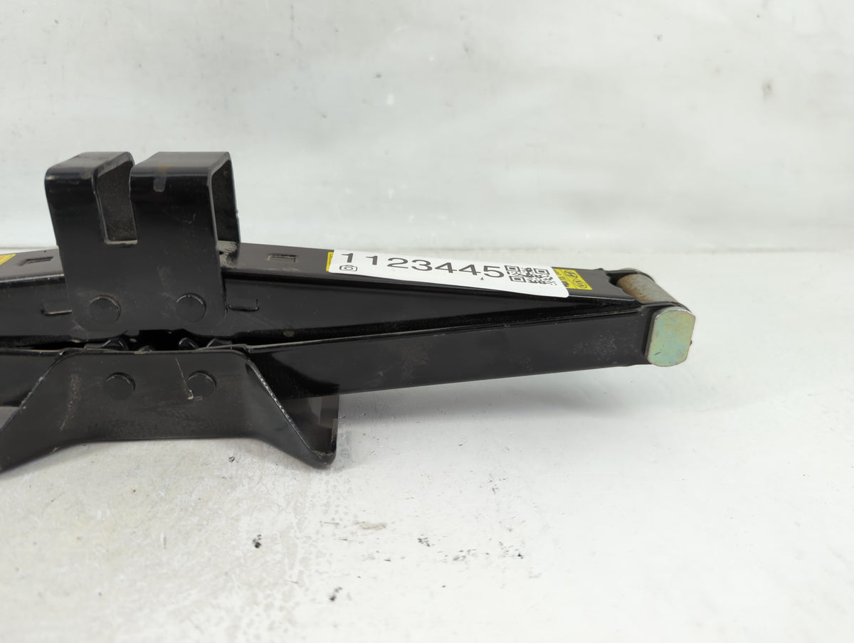 2017 Hyundai Tucson Spare Scissor Car Jack 1123445 - Oemusedautoparts1.com