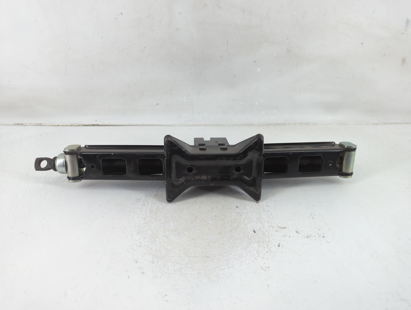 2017 Hyundai Tucson Spare Scissor Car Jack - Oemusedautoparts1.com