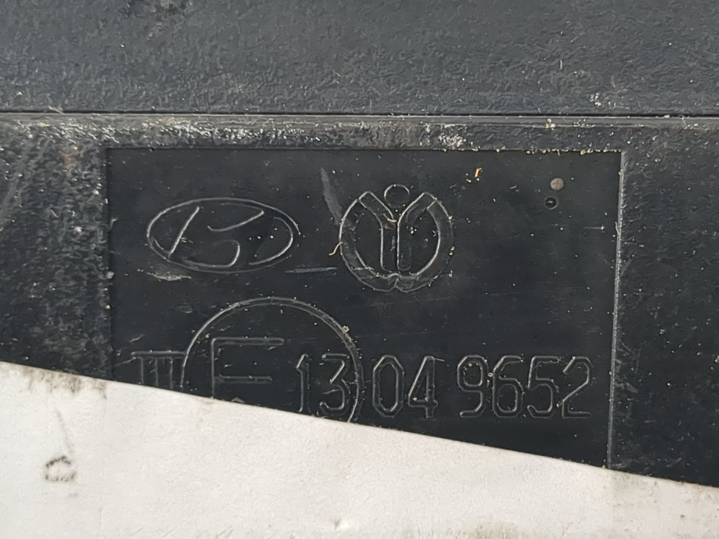 2016-2018 Hyundai Tucson Driver Left Side View Manual Door Mirror - Oemusedautoparts1.com