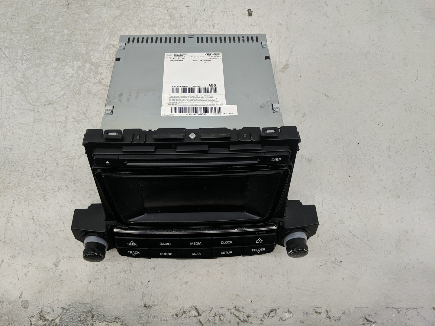 2016-2017 Hyundai Tucson Radio AM FM Cd Player Receiver Replacement P/N:96180-D31004X Fits Fits 2016 2017 OEM Used Auto Part