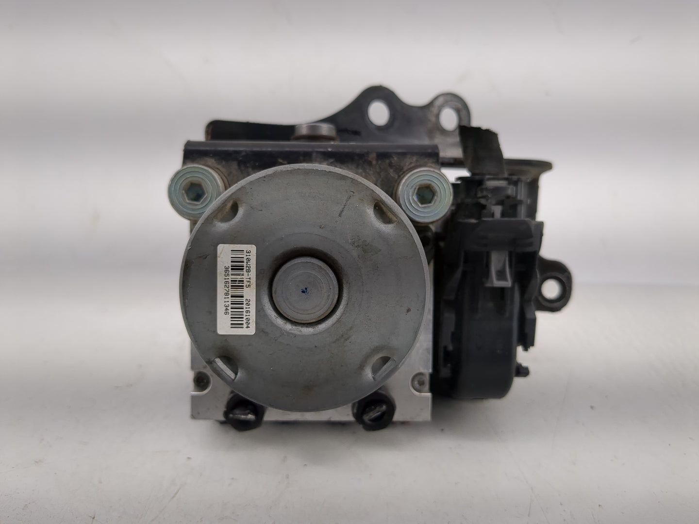 2016-2018 Hyundai Tucson ABS Pump Control Module Replacement P/N:BE600CP100 Fits Fits 2016 2017 2018 OEM Used Auto Parts - O