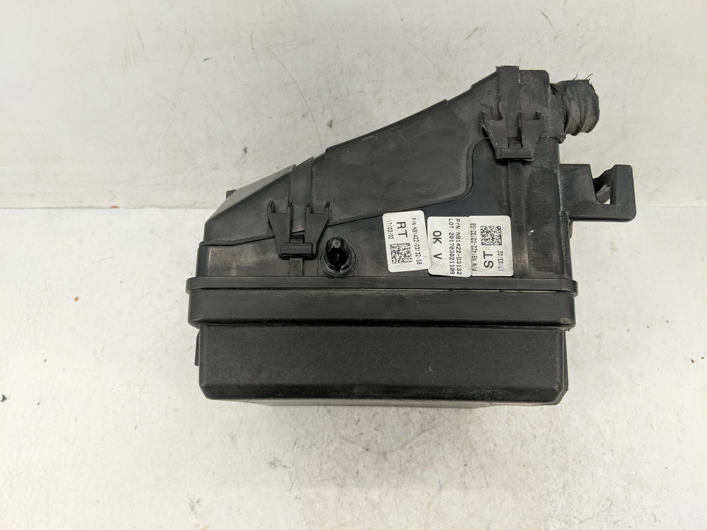 2016-2018 Hyundai Tucson Fusebox Fuse Box Panel Relay Module P/N:N91422-D3132 Fits Fits 2016 2017 2018 OEM Used Auto Parts -