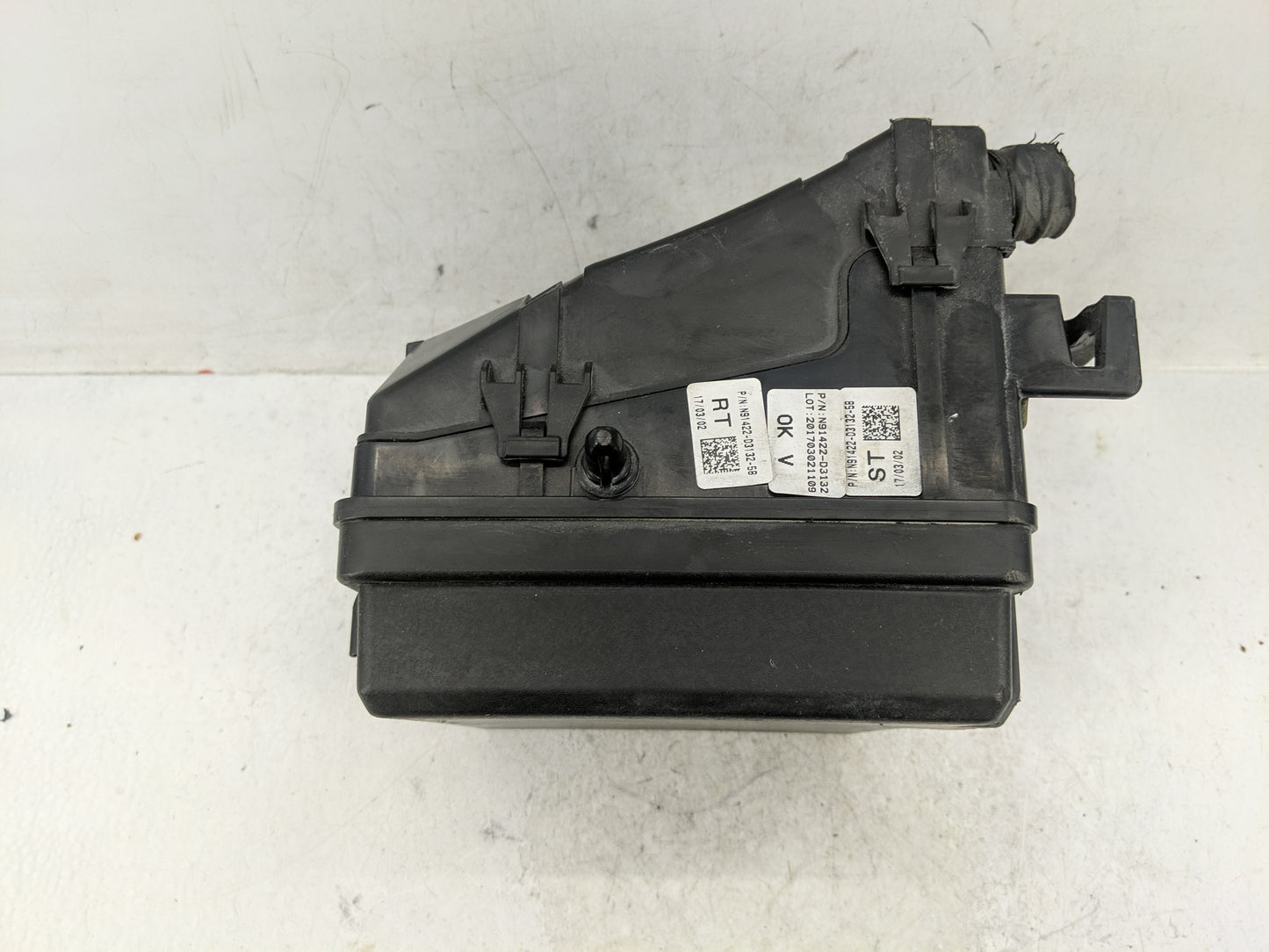 2016-2018 Hyundai Tucson Fusebox Fuse Box Panel Relay Module P/N:N91422-D3132 Fits Fits 2016 2017 2018 OEM Used Auto Parts -