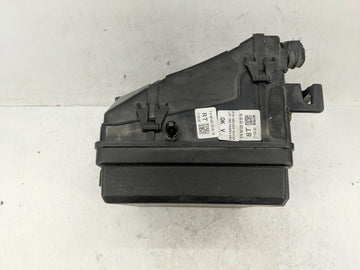2016-2018 Hyundai Tucson Fusebox Fuse Box Panel Relay Module P/N:N91422-D3132 Fits Fits 2016 2017 2018 OEM Used Auto Parts