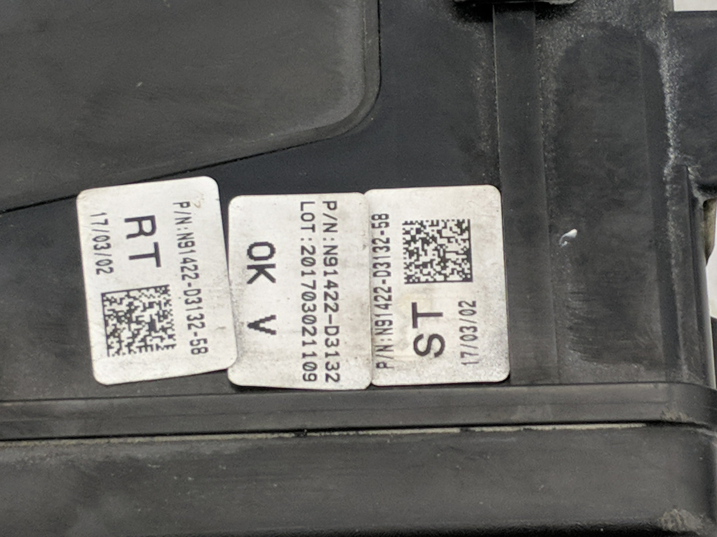 2016-2018 Hyundai Tucson Fusebox Fuse Box Panel Relay Module P/N:N91422-D3132 Fits Fits 2016 2017 2018 OEM Used Auto Parts -