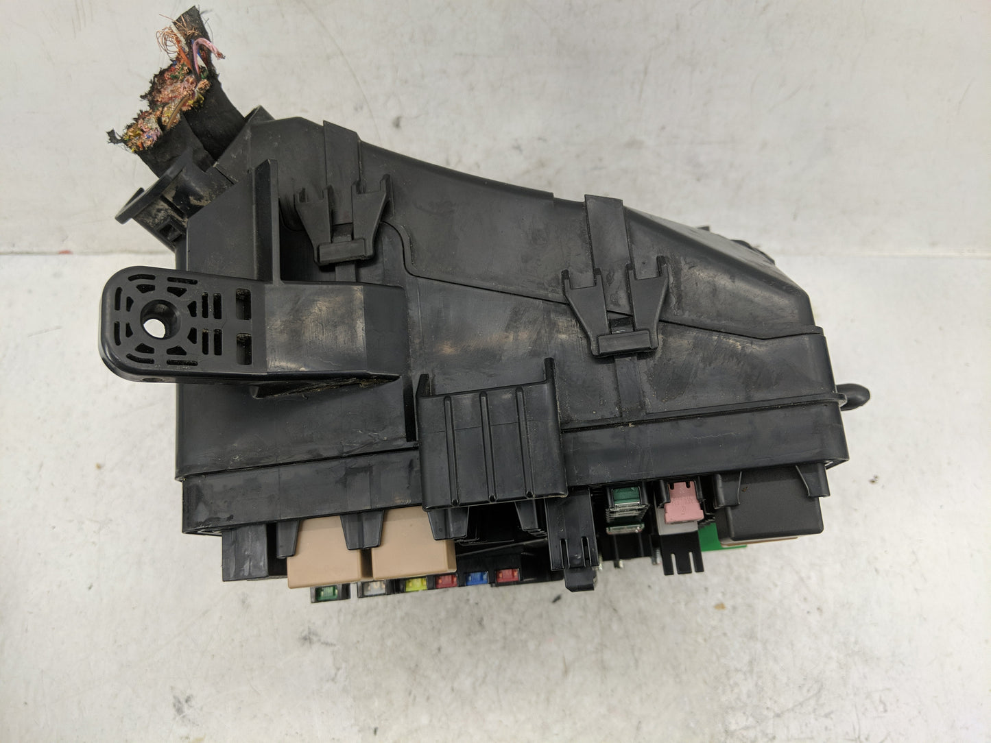 2016-2018 Hyundai Tucson Fusebox Fuse Box Panel Relay Module P/N:N91422-D3132 Fits Fits 2016 2017 2018 OEM Used Auto Parts -