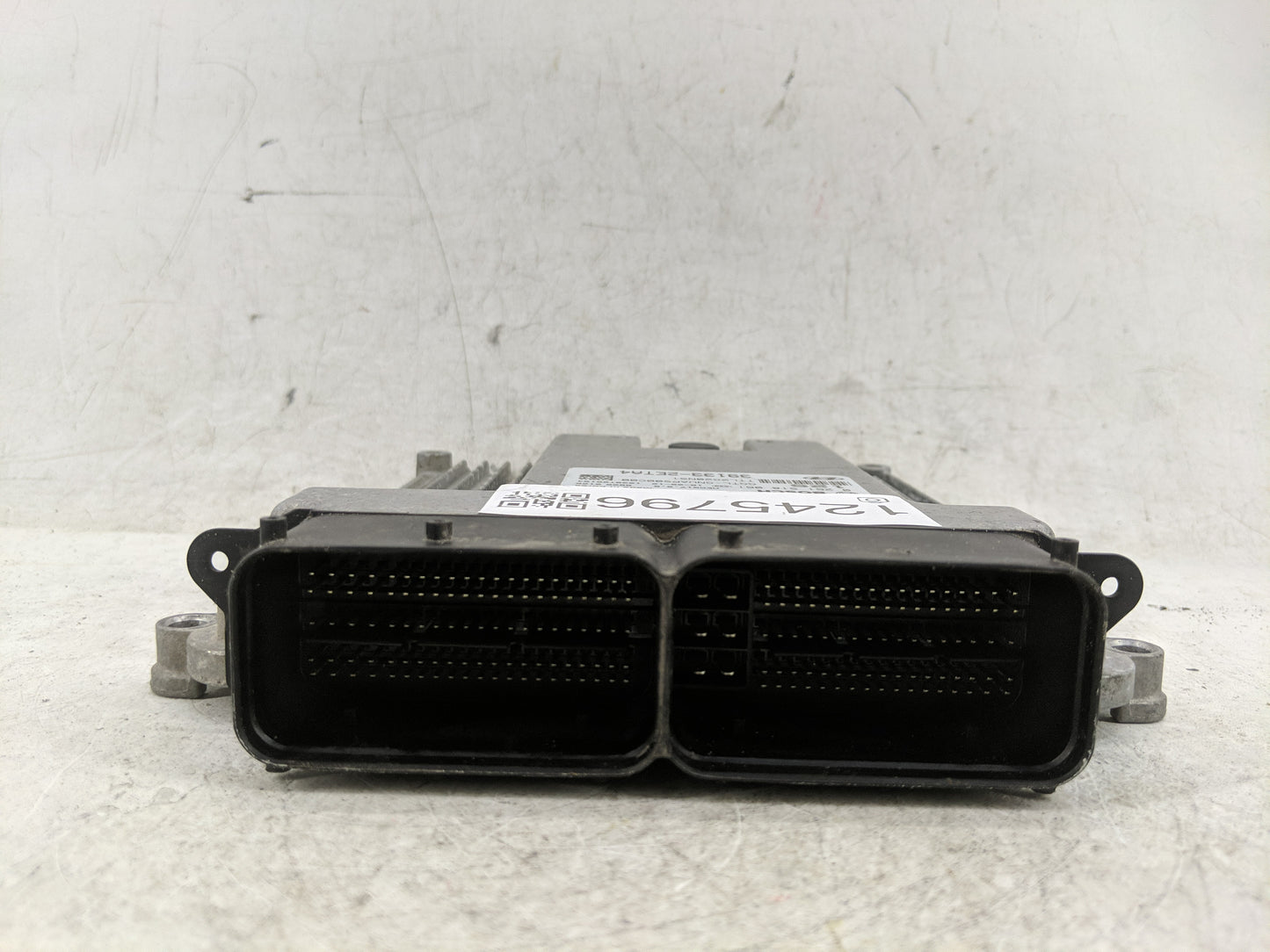 2016-2018 Hyundai Tucson PCM Engine Control Computer ECU ECM PCU OEM P/N:39133-2ETA4 Fits Fits 2016 2017 2018 OEM Used Auto 