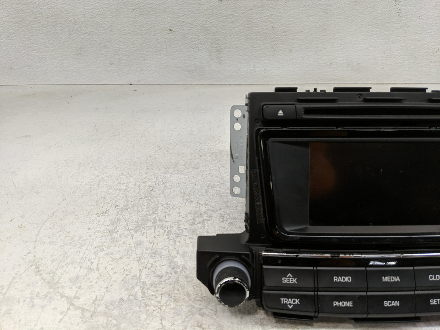 2016-2017 Hyundai Tucson Radio AM FM Cd Player Receiver Replacement P/N:96160-D81004X Fits Fits 2016 2017 OEM Used Auto Part