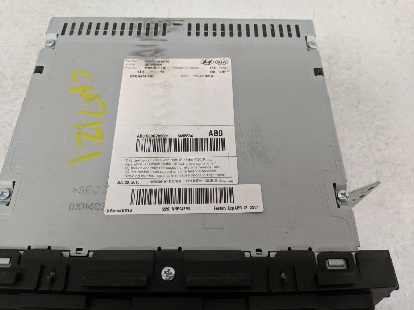 2016-2017 Hyundai Tucson Radio AM FM Cd Player Receiver Replacement P/N:96160-D81004X Fits Fits 2016 2017 OEM Used Auto Part
