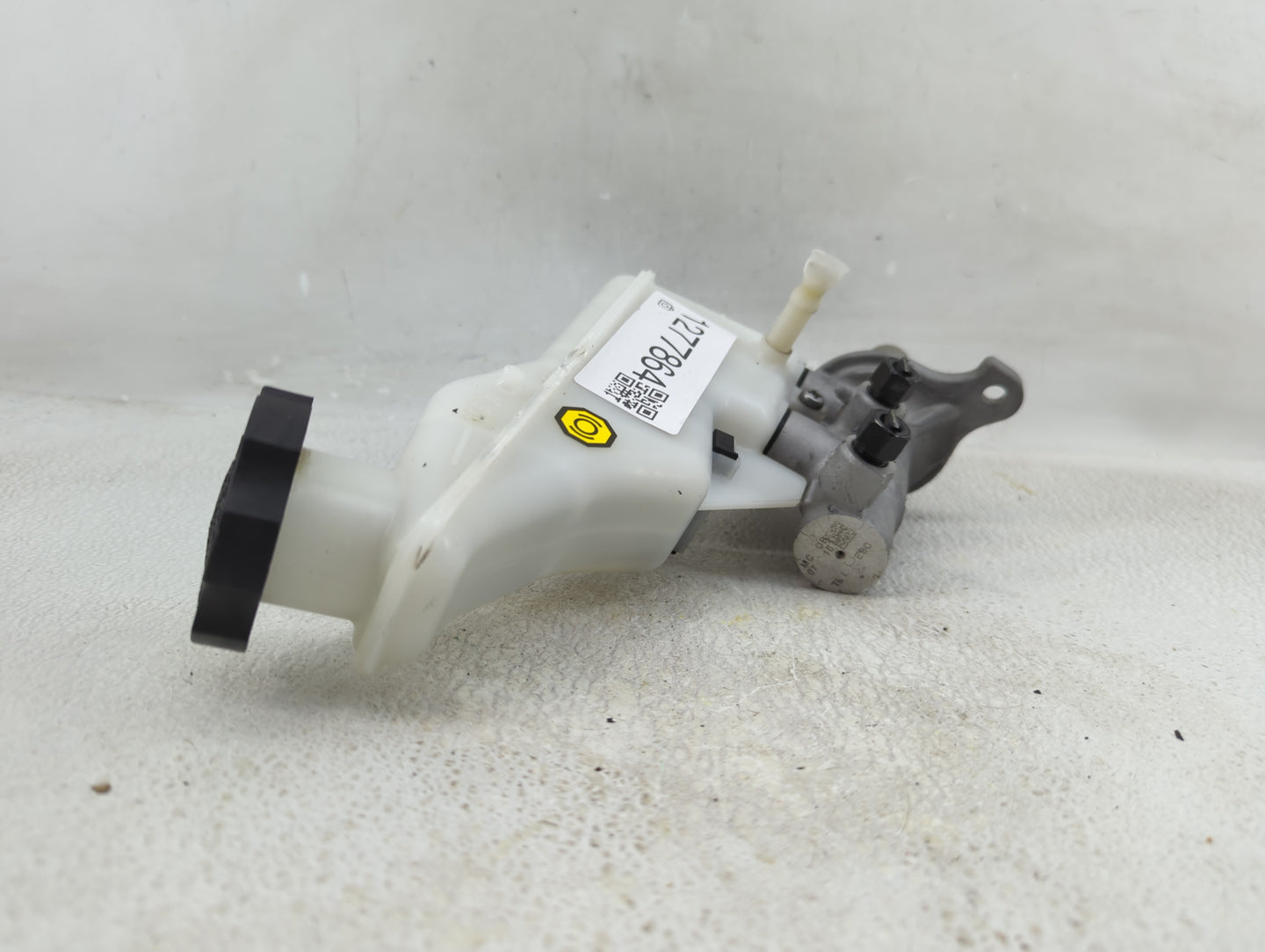 2016-2021 Hyundai Tucson Brake Master Cylinder 1277864 - Oemusedautoparts1.com