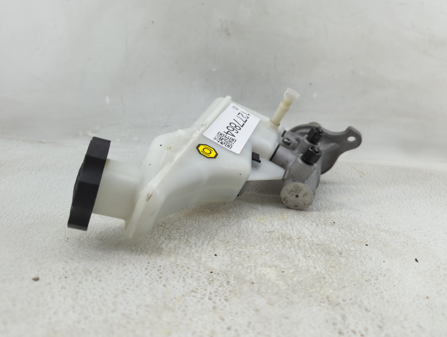 2016-2021 Hyundai Tucson Brake Master Cylinder 1277864 - Oemusedautoparts1.com
