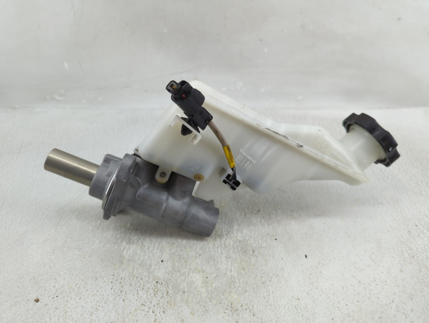 2016-2021 Hyundai Tucson Brake Master Cylinder 1277864 - Oemusedautoparts1.com