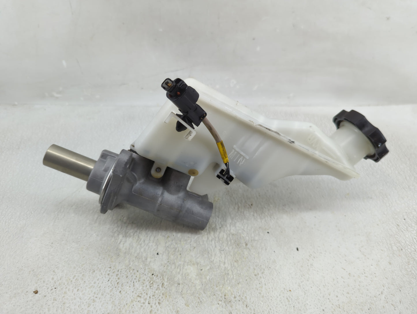 2016-2021 Hyundai Tucson Brake Master Cylinder 1277864 - Oemusedautoparts1.com