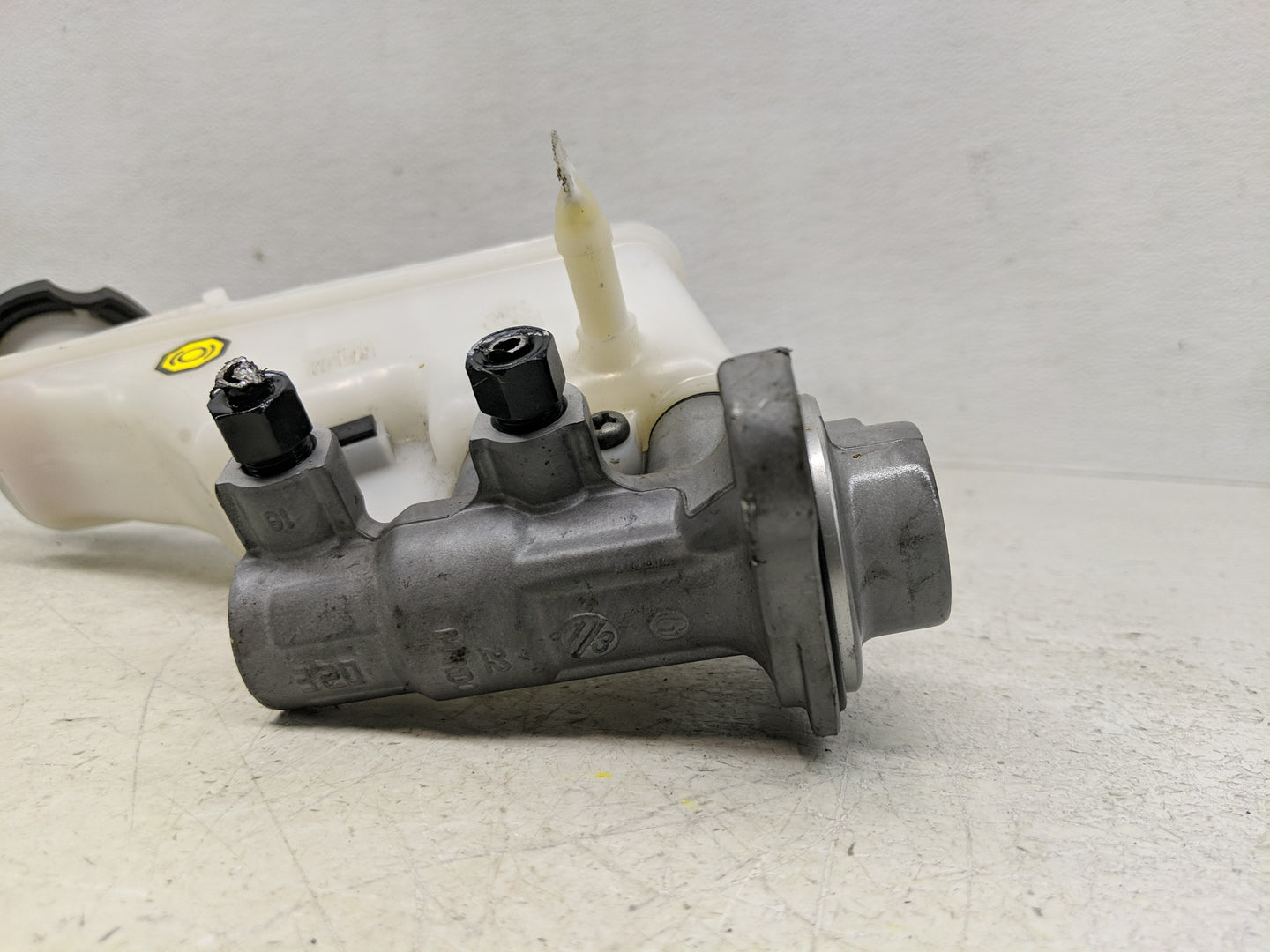 2016-2021 Hyundai Tucson Brake Master Cylinder - Oemusedautoparts1.com