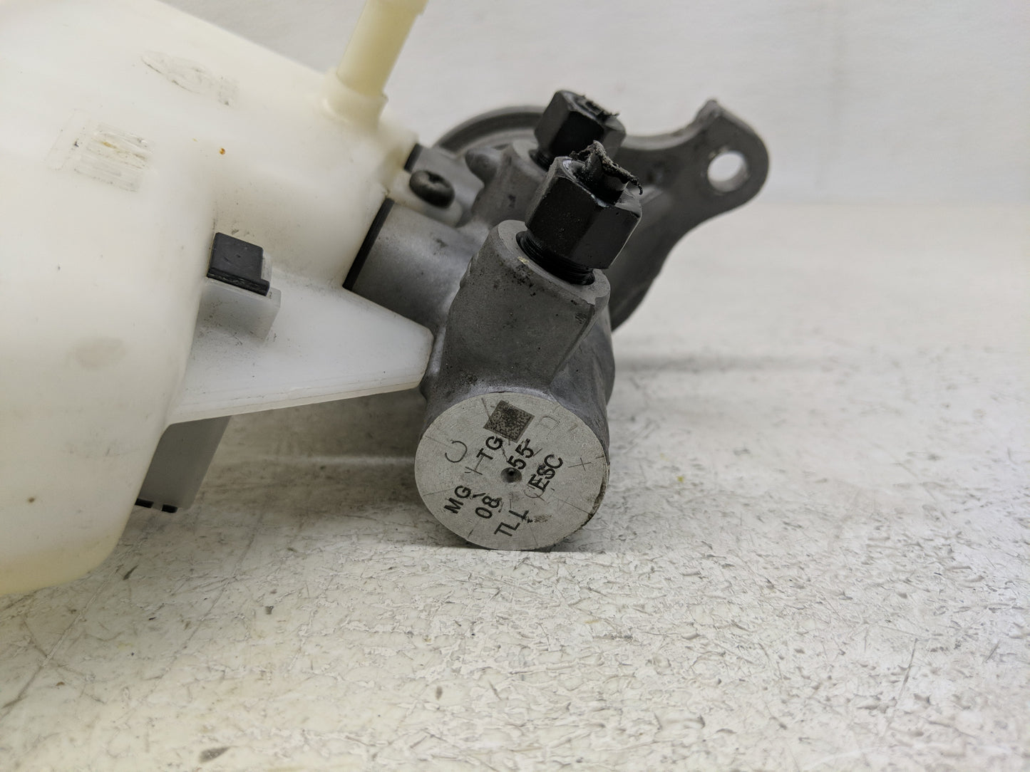 2016-2021 Hyundai Tucson Brake Master Cylinder - Oemusedautoparts1.com
