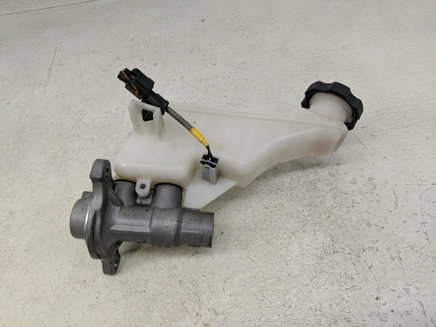 2016-2021 Hyundai Tucson Brake Master Cylinder 1300397 - Oemusedautoparts1.com