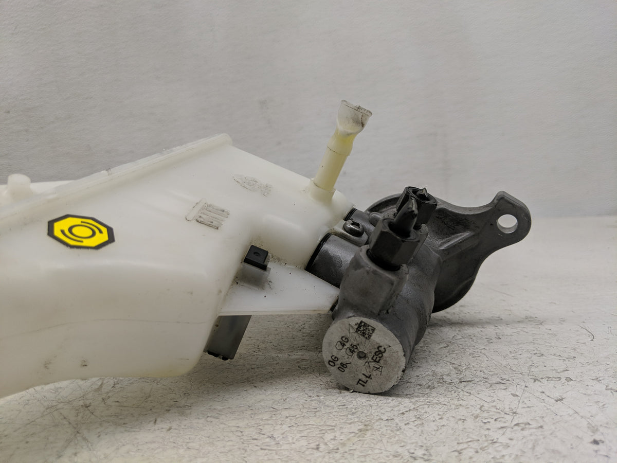 2016-2021 Hyundai Tucson Brake Master Cylinder 1300900 - Oemusedautoparts1.com