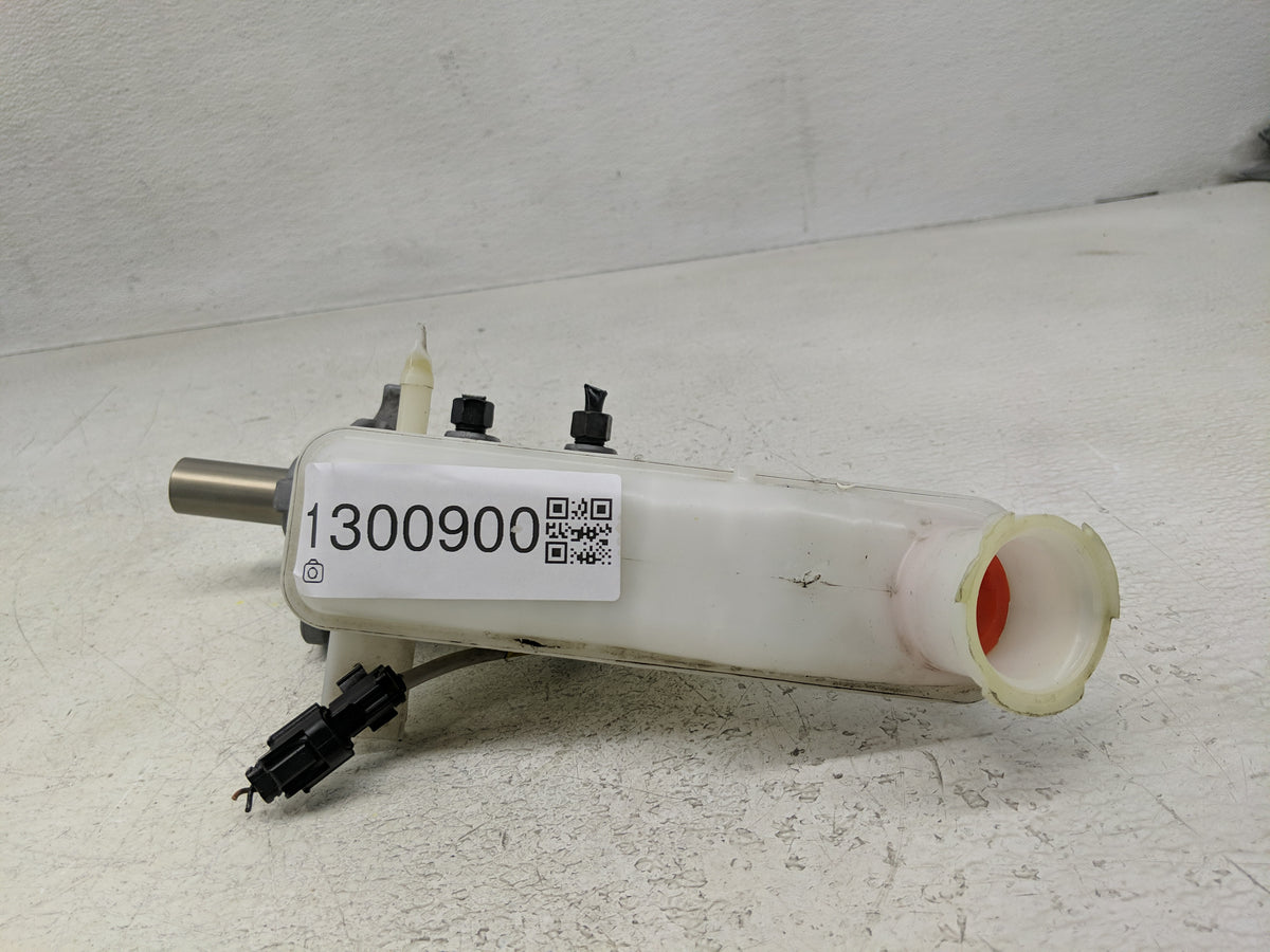 2016-2021 Hyundai Tucson Brake Master Cylinder 1300900 - Oemusedautoparts1.com