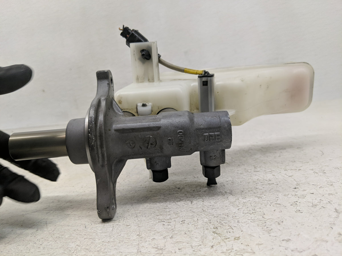 2016-2021 Hyundai Tucson Brake Master Cylinder 1300900 - Oemusedautoparts1.com