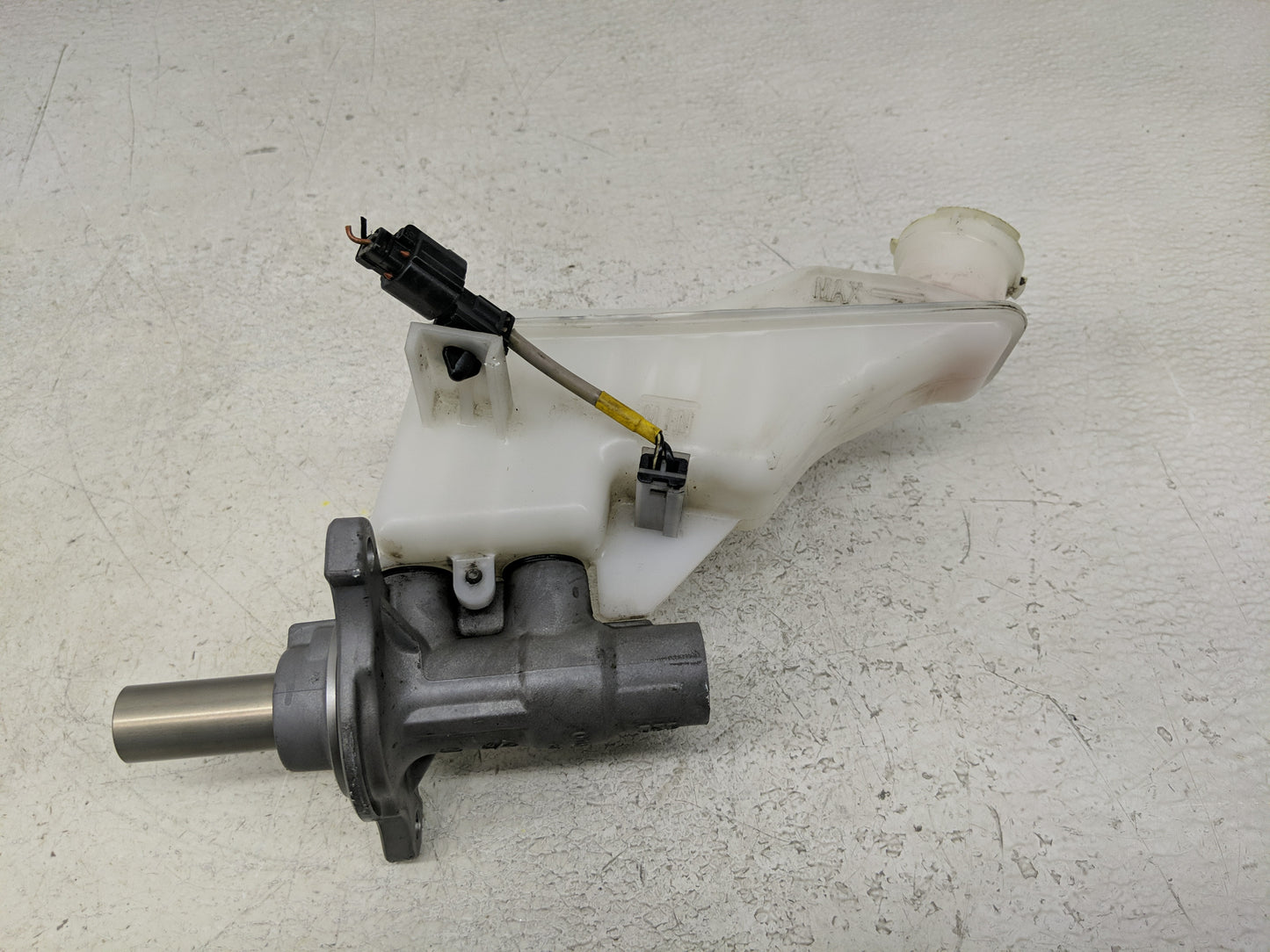 2016-2021 Hyundai Tucson Brake Master Cylinder 1300900 - Oemusedautoparts1.com