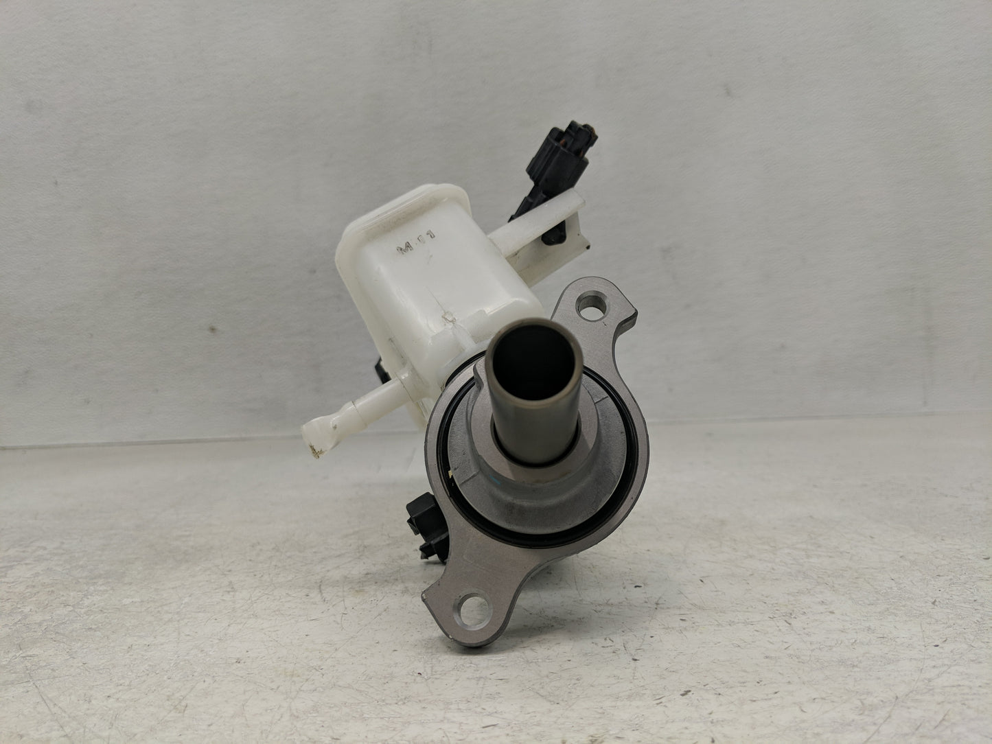 2016-2021 Hyundai Tucson Brake Master Cylinder - Oemusedautoparts1.com