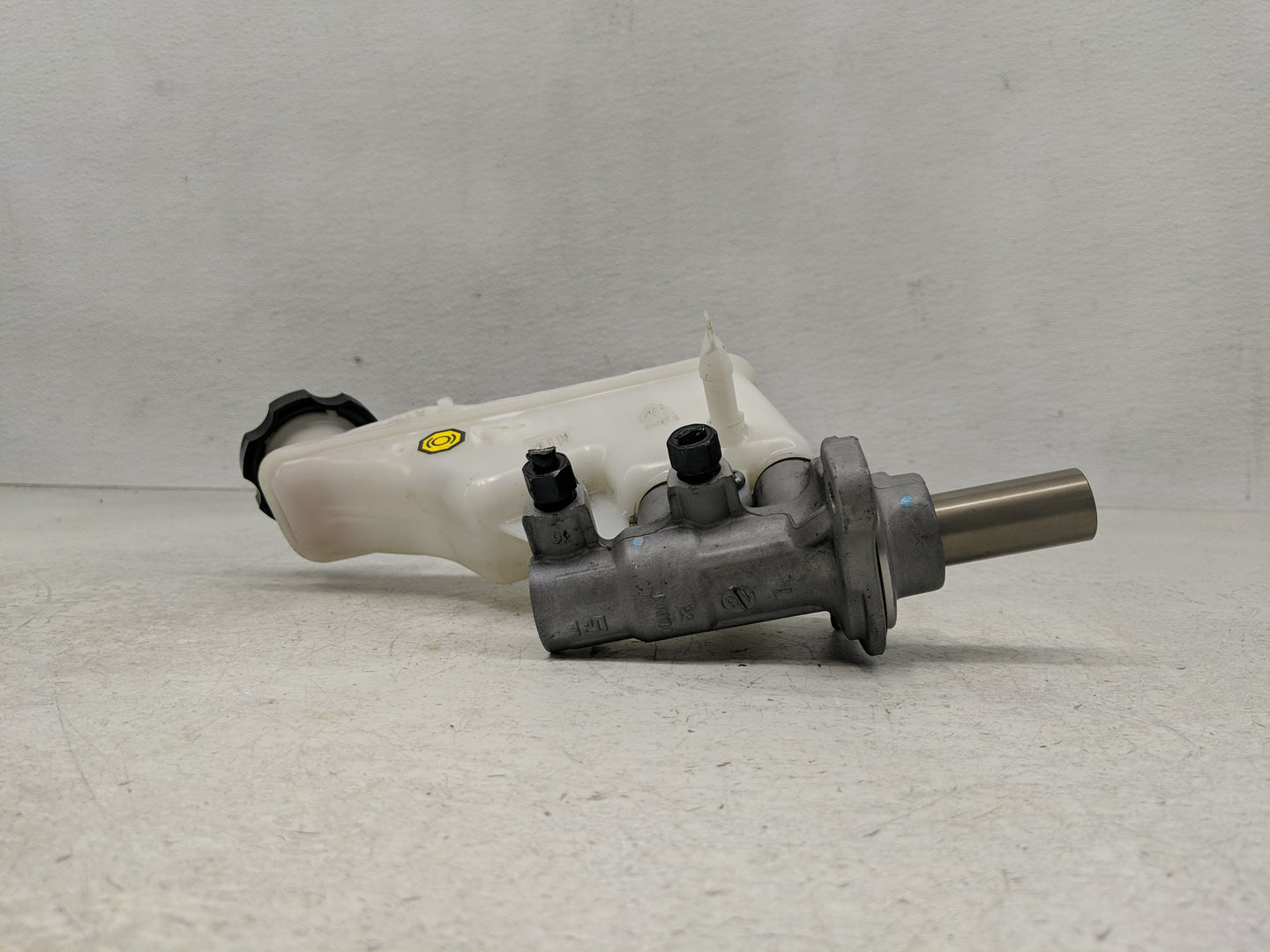 2016-2021 Hyundai Tucson Brake Master Cylinder - Oemusedautoparts1.com