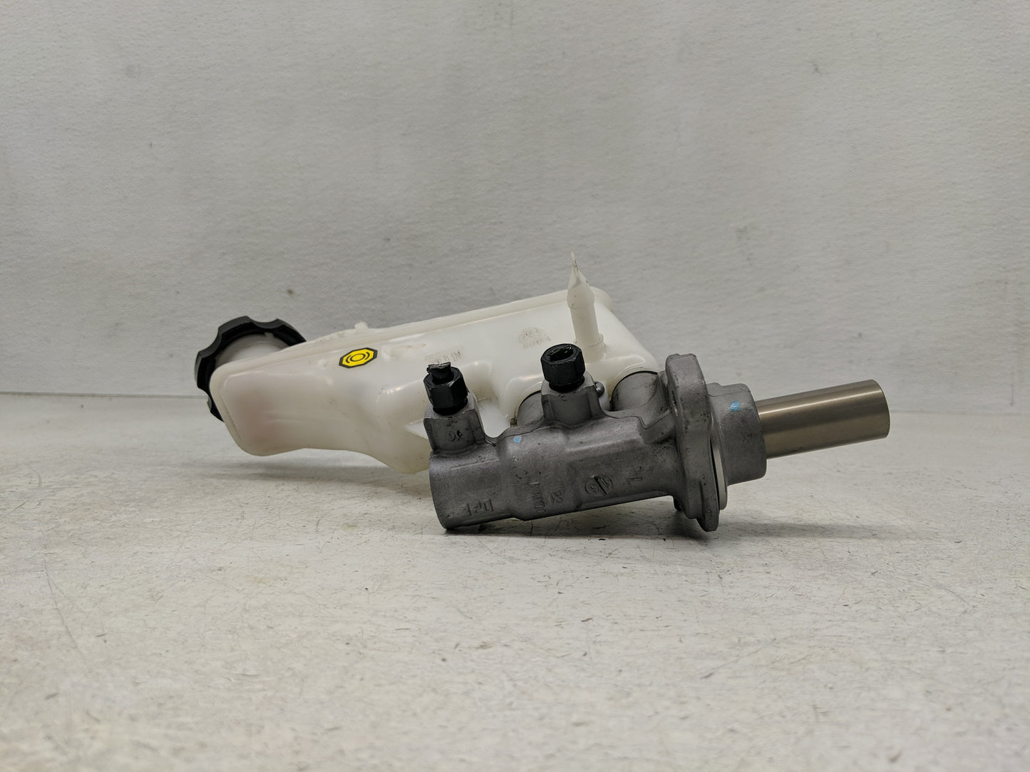 2016-2021 Hyundai Tucson Brake Master Cylinder - Oemusedautoparts1.com