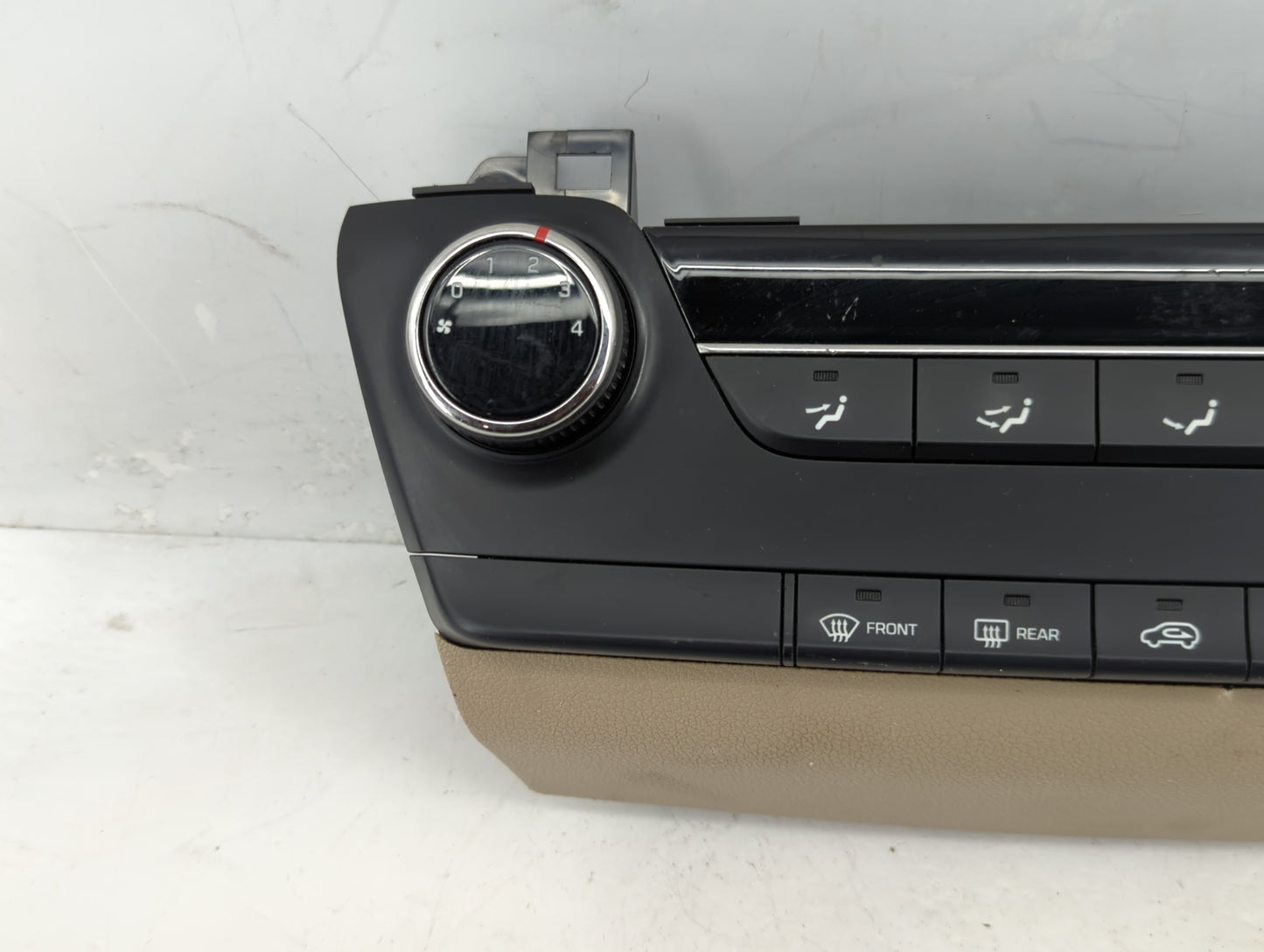 2016-2018 Hyundai Tucson Climate Control Module Temperature AC/Heater Replacement P/N:97250-D3110 97250-D3112 Fits OEM Used 