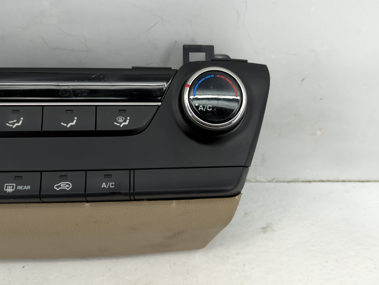 2016-2018 Hyundai Tucson Climate Control Module Temperature AC/Heater Replacement P/N:97250-D3110 97250-D3112 Fits OEM Used 