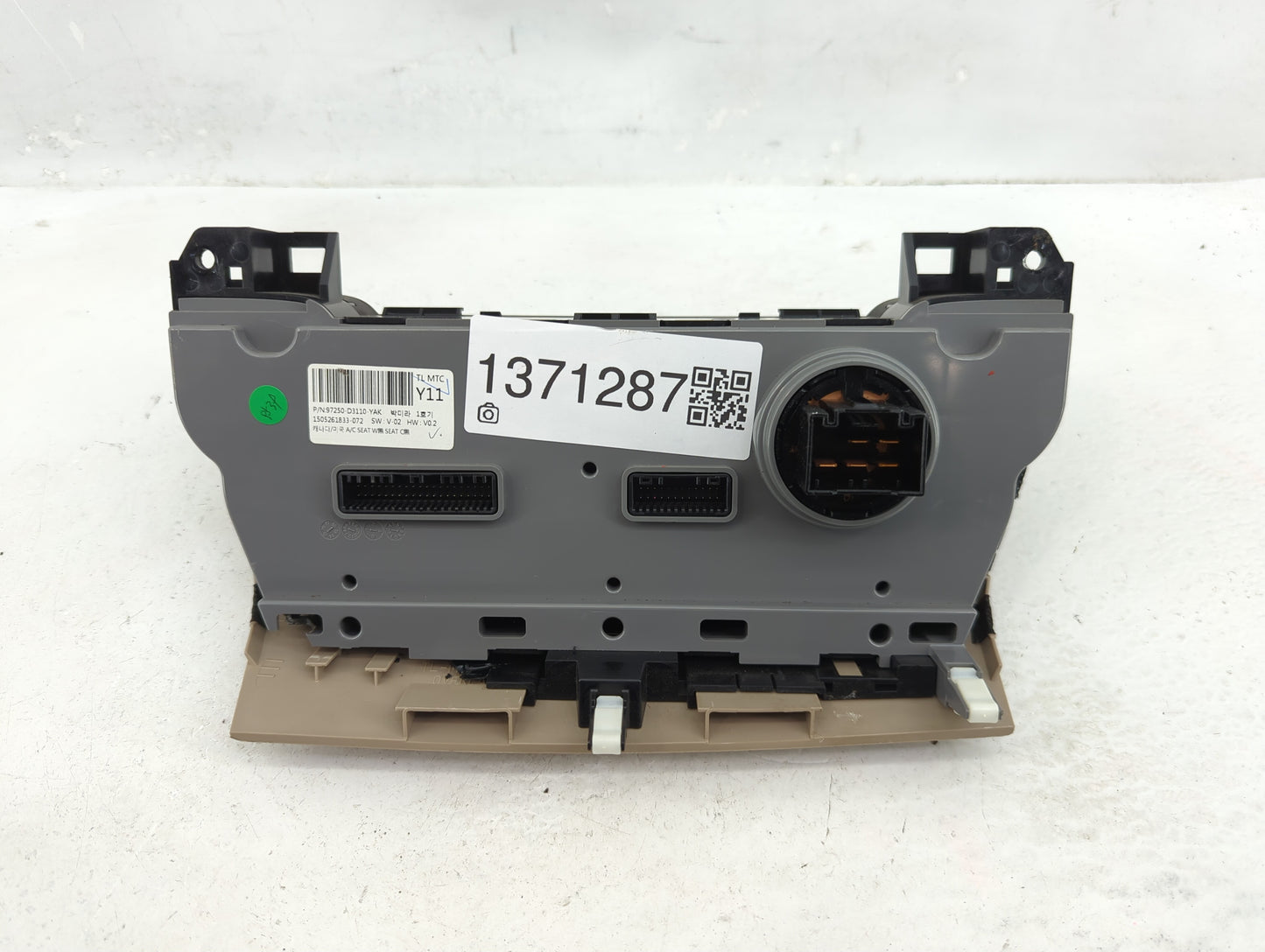 2016-2018 Hyundai Tucson Climate Control Module Temperature AC/Heater Replacement P/N:97250-D3110 97250-D3112 Fits OEM Used 