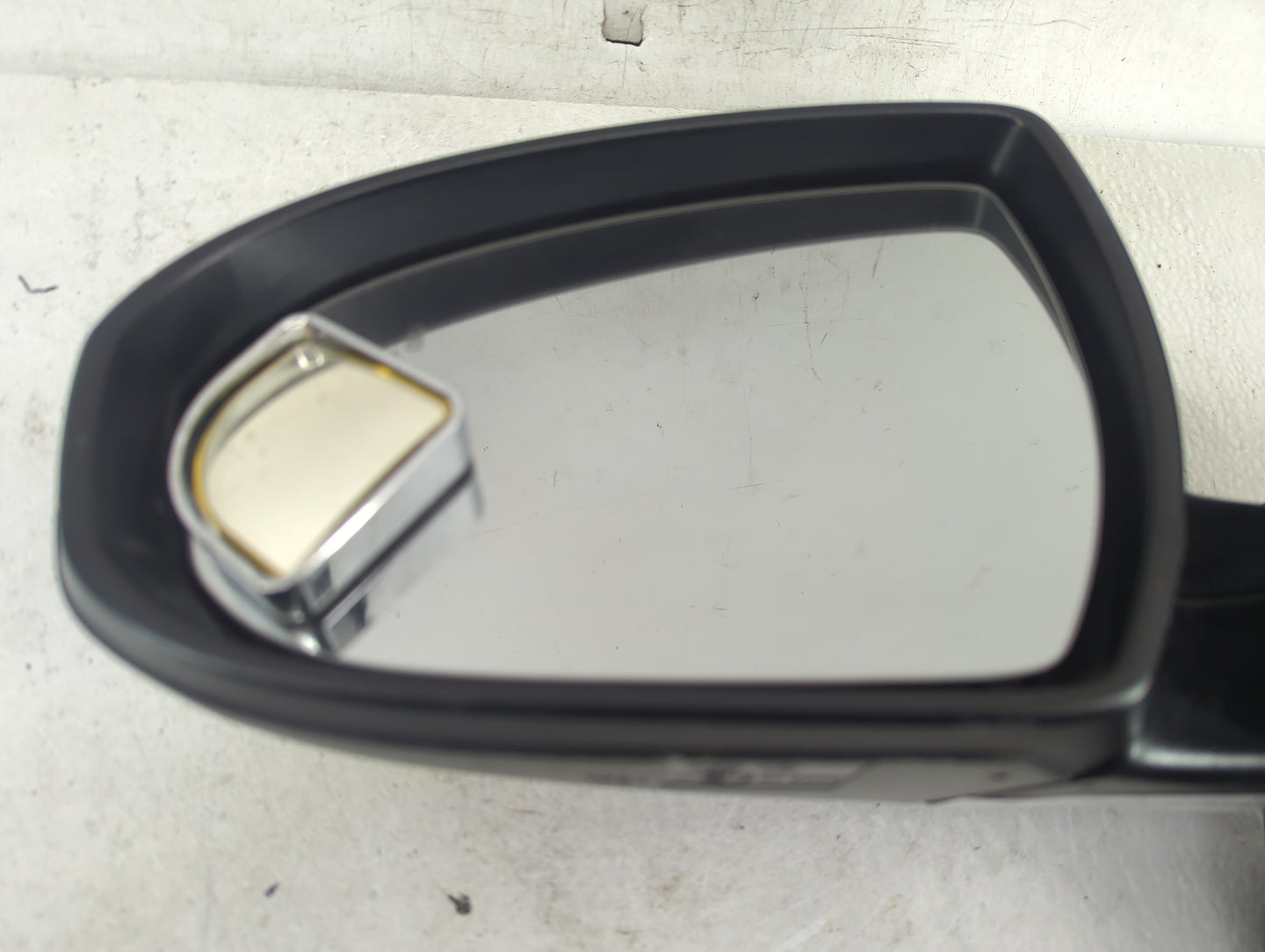 2016-2018 Hyundai Tucson Driver Side View Mirror - Left Door Mirror OEM Used - Oemusedautoparts1.com